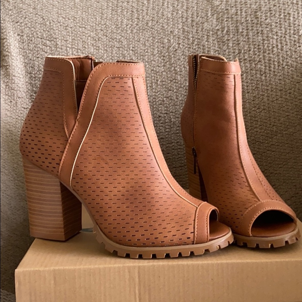 Seven7 Footwear Ashbury Boot in Saddle